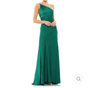 MAC DUGGAL SZ 8 EMERALD SATIN GOWN. NWT.